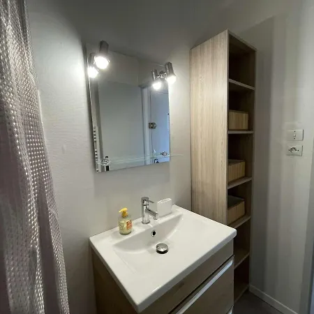 Apartment Renove, 2 Couchages, Mer, Commerces, 6e Etage, Tv, Balcon, Animaux Admis - Fr-1-224c-138 *
